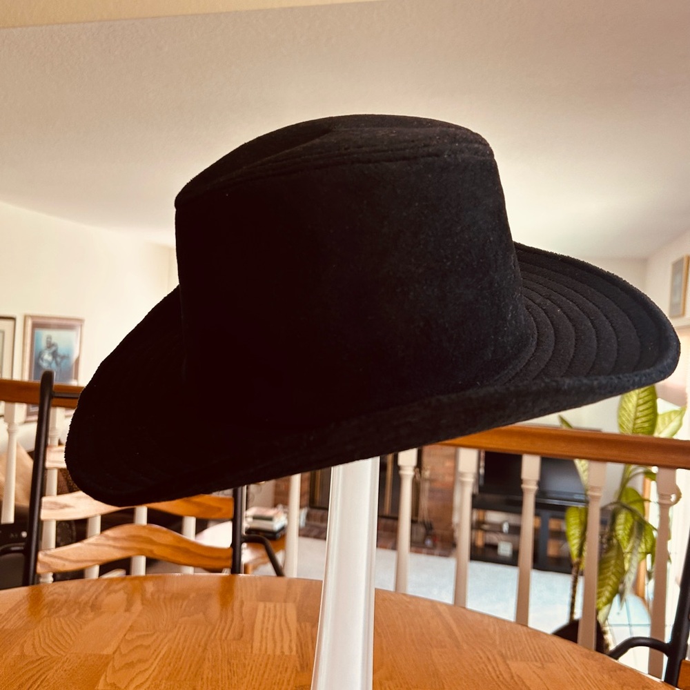 Chic Black Wide-Brim Hat